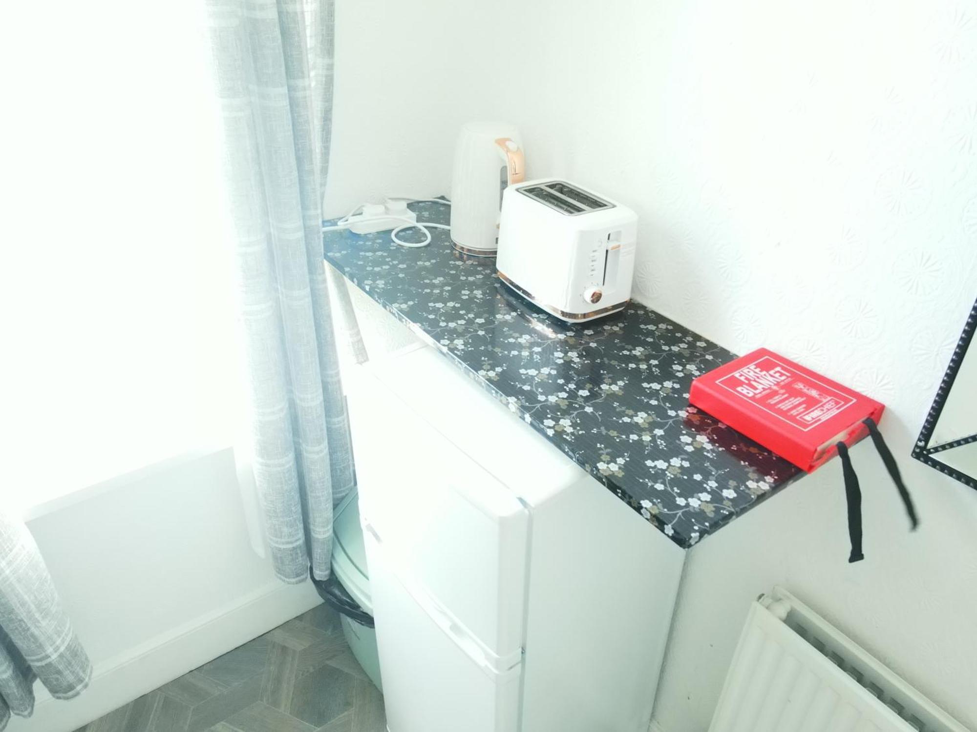 Service Accommodation 2 Bed Room Apartment In Newport South Wales Near Celtic Manor Icc Wales Exterior foto