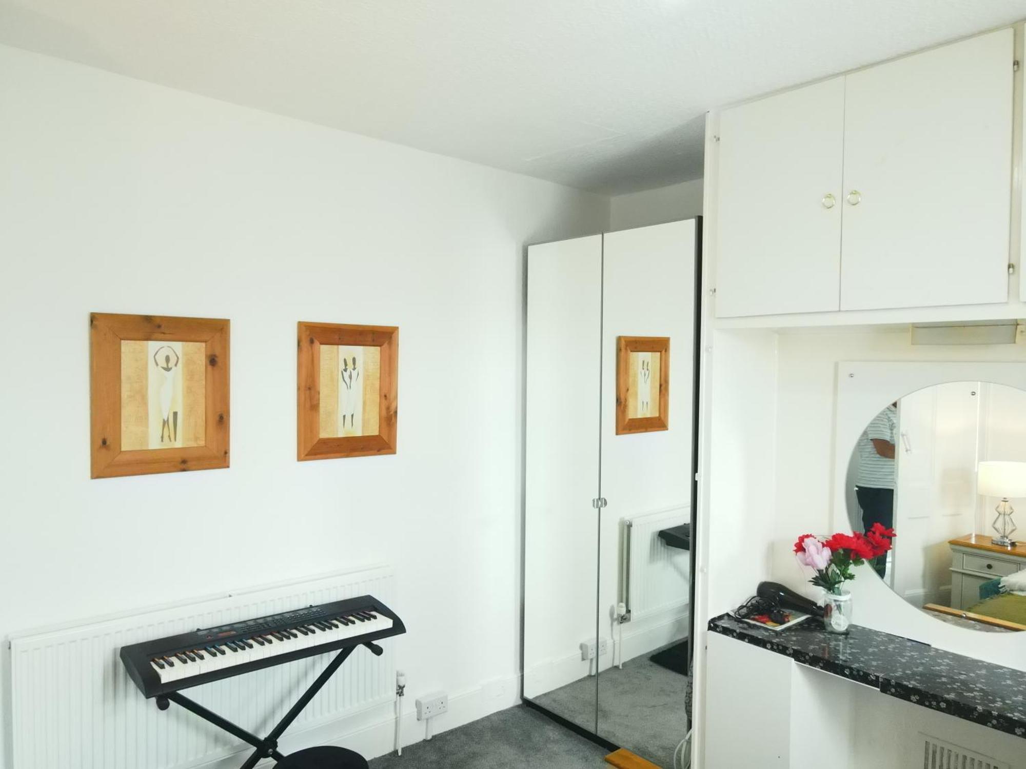 Service Accommodation 2 Bed Room Apartment In Newport South Wales Near Celtic Manor Icc Wales Exterior foto